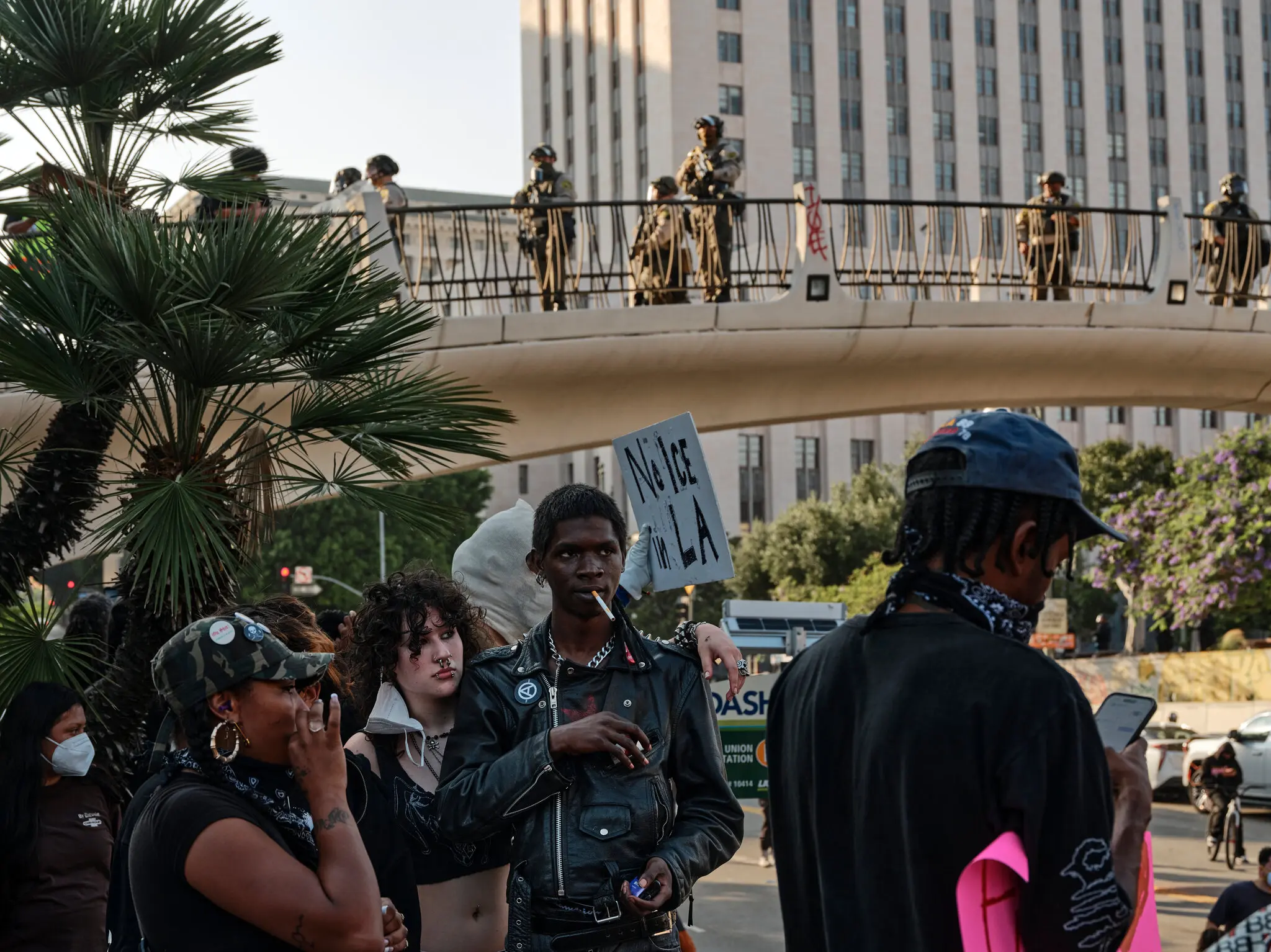 Protesters-and-National-Guard-troops-in-Los-Angeles